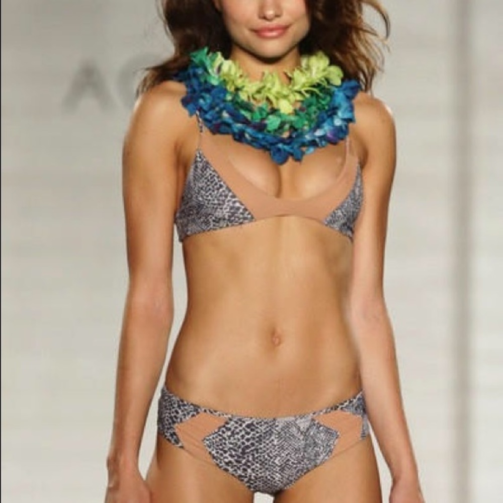 Acacia Snake Nude Topless Mentawai Bottom Medium